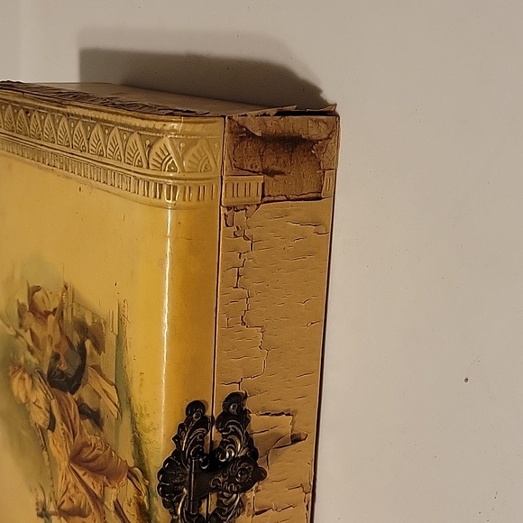 Vintage Celluloid? Jewelry or Hankerchief Box w Courting Couple Victorian - Picture 7 of 12